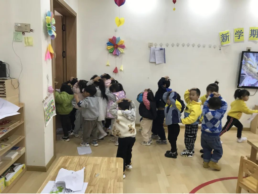 云南丽江古城区跨世纪幼儿园：演练于行，防震于心—幼儿园防震演练